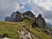 60 Roccioni scendendo al Passo La forca (1848 m)